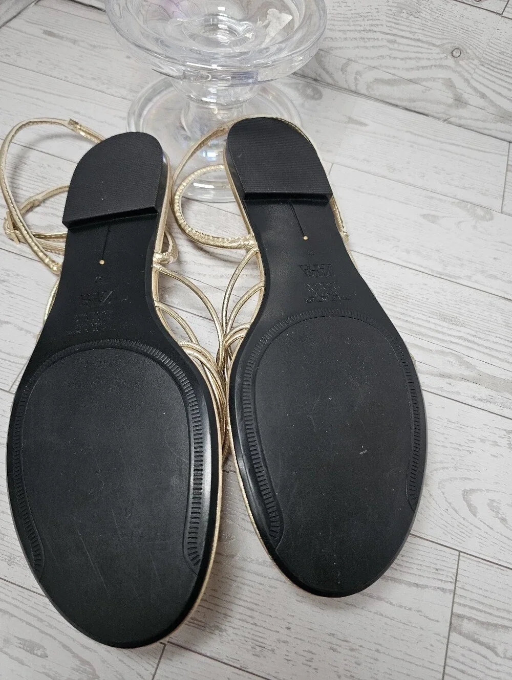 Zara Gold Metallic Strappy Flat Sandals Size 37 US 6.5 Thong Ankle Strap Minimal - Picture 6 of 7
